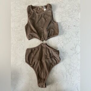 Brown ribbed bodysuit
Size Small Medium